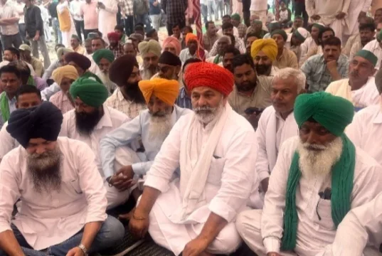 दिव्यांशु हत्याकांड पर देहरादून में किसानों का प्रदर्शन, टिकैत बोले—इंसाफ चाहिए