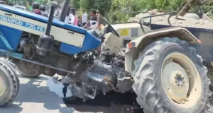 चोरगलिया–सितारगंज मार्ग पर भीषण हादसा: तेज रफ्तार कार की टक्कर से ट्रैक्टर दो हिस्सों में बंटा