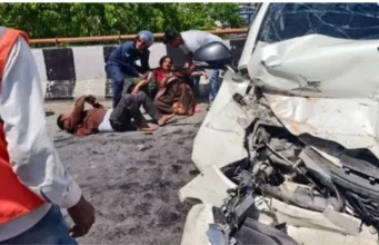 कौडियाला में दर्दनाक हादसा: ट्रक से भिड़ी कार, महिला की मौत, 7 घायल