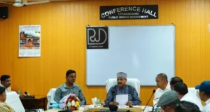 चारधाम व्यवस्थाओं को लेकर महाराज ने कसे पेंच