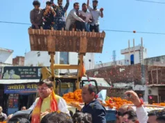 खटीमा में CM धामी का भव्य स्वागत, बुलडोजर से फूलों की बारिश के बीच CSD कैंटीन का उद्घाटन