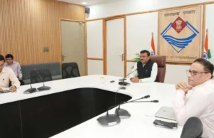 देहरादून अलर्ट: हीट वेव खतरा बढ़ा, स्कूलों में ‘वॉटर बेल’ लागू — सरकार एक्शन मोड में