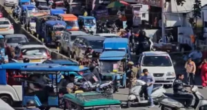 ऋषिकेश में वीकेंड और चारधाम यात्रा से 2 किमी लंबा जाम