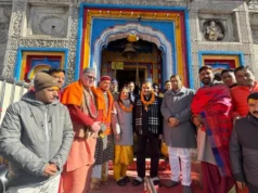 केदारनाथ धाम में VIP दर्शन पर बवाल, अडानी ने किया दर्शन और रोपवे परियोजना का लिया जायजा