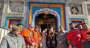 केदारनाथ धाम में VIP दर्शन पर बवाल, अडानी ने किया दर्शन और रोपवे परियोजना का लिया जायजा
