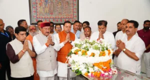 देहरादून : सीएम पुष्कर धामी ने स्वर्गीय मेजर जनरल भुवन चंद्र खण्डूरी को अर्पित की भावभीनी श्रद्धांजलि