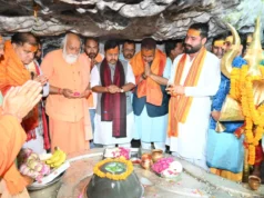 भाजपा राष्ट्रीय अध्यक्ष नितिन नबीन ने टपकेश्वर मंदिर में पूजा-अर्चना कर बूथ कार्यकर्ताओं संग किया संवाद