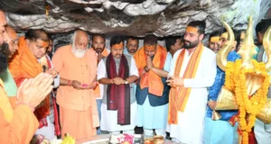 भाजपा राष्ट्रीय अध्यक्ष नितिन नबीन ने टपकेश्वर मंदिर में पूजा-अर्चना कर बूथ कार्यकर्ताओं संग किया संवाद