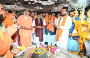 भाजपा राष्ट्रीय अध्यक्ष नितिन नबीन ने टपकेश्वर मंदिर में पूजा-अर्चना कर बूथ कार्यकर्ताओं संग किया संवाद