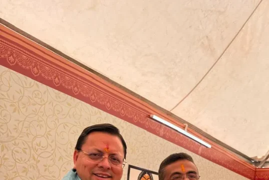 पश्चिम बंगाल में पहली बार भाजपा सरकार, शपथ ग्रहण समारोह में शामिल हुए सीएम धामी