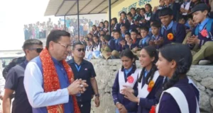 चम्पावत दौरे में राजकीय इंटर कॉलेज देवीधुरा पहुंचे मुख्यमंत्री धामी, छात्र-छात्राओं का बढ़ाया उत्साह