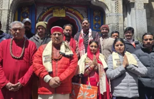 केदारनाथ-बद्रीनाथ पहुंचे सतपाल महाराज, चारधाम यात्रा व्यवस्थाओं का लिया जायजा