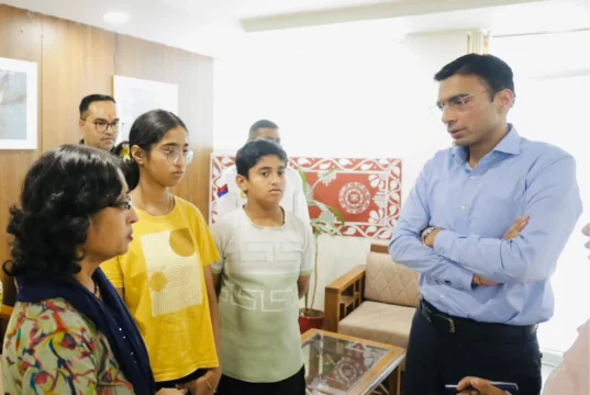 कैंसर पीड़ित विधवा को प्रशासन की बड़ी राहत, बच्चों की पढ़ाई शुरू, ₹50 हजार सहायता मंजूर