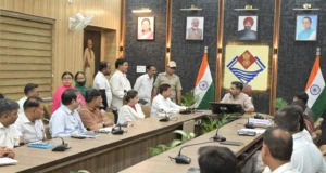 पदभार संभालते ही एक्शन में दिखे डीएम डॉ. आशीष चौहान, जन समस्याओं के त्वरित समाधान पर जोर