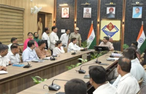 पदभार संभालते ही एक्शन में दिखे डीएम डॉ. आशीष चौहान, जन समस्याओं के त्वरित समाधान पर जोर