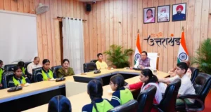 CM धामी ने छात्राओं संग सुना ‘मन की बात’, बताया प्रेरणा का सशक्त माध्यम