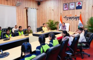 CM धामी ने छात्राओं संग सुना ‘मन की बात’, बताया प्रेरणा का सशक्त माध्यम