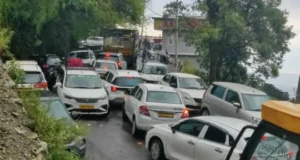 मसूरी में वीकेंड महाजाम: रेंग रही गाड़ियां, पर्यटन छवि पर लग रहा दाग