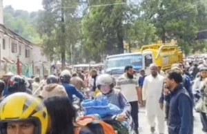नैनीताल में बड़ा हादसा: बेकाबू जल संस्थान का ट्रक भीड़ में घुसा, दिल्ली की दो महिला पर्यटक गंभीर घायल