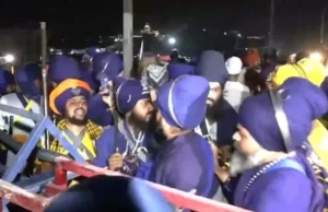 उत्तराखंड में तनाव: बैरिकेडिंग तोड़ देहरादून की ओर बढ़ा निहंगों का जत्था, हाई अलर्ट जारी