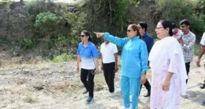 खेलभूमि की दिशा में बढ़ते कदम: मिट्टी माथे से लगाकर बोली खेल मंत्री- “तीर्थ से कम नहीं खेल विश्वविद्यालय”