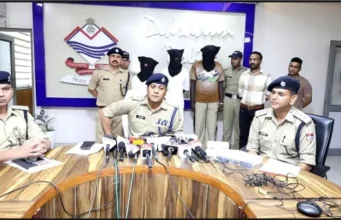 नशा तस्करों पर बड़ी कार्रवाई: 2 शातिर विदेशी पैडलरों सहित 3 नशा तस्करों को 20.92 ग्राम अवैध कोकीन के साथ किया गिरफ्तार
