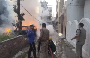 देहरादून के दून विहार में नई स्कॉर्पियो में भीषण आग, मौके पर मचा हड़कंप