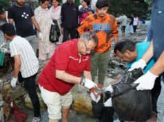 टपकेश्वर मंदिर किनारे तमसा नदी में चला विशेष स्वच्छता अभियान: मंत्री गणेश जोशी ने दिया स्वच्छता का संदेश