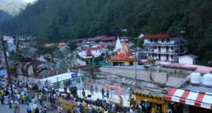 कैंची धाम में भक्तों का महासंगम, सुबह 6 बजे तक 10 हजार श्रद्धालुओं ने किए बाबा के दर्शन