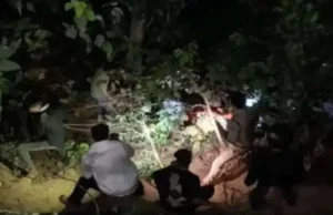 नैनीताल से लौट रहे पर्यटकों का टेंपो ट्रैवलर 100 फीट गहरी खाई में गिरा, 2 की मौत, 25 घायल
