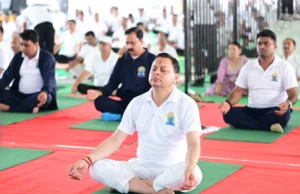 मुख्यमंत्री धामी ने बनबसा में किया सामूहिक योगाभ्यास, योग को जीवन का हिस्सा बनाने का किया आह्वान