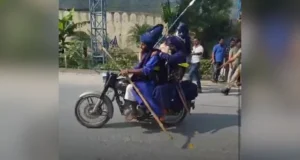 नगरासू गुरुद्वारा गतिरोध खत्म: छत से चौथे दिन नीचे उतरे चारों निहंग, पंजाब के लिए हुए रवाना