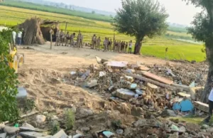 नानकसागर बांध में अवैध मजार पर चला बुलडोजर, सरकारी जमीन से हटाया गया कब्जा; भारी पुलिस बल रहा तैनात