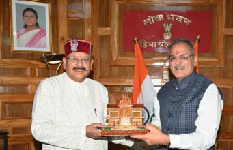 महाराज ने की हिमाचल के राज्यपाल से शिष्टाचार भेंट