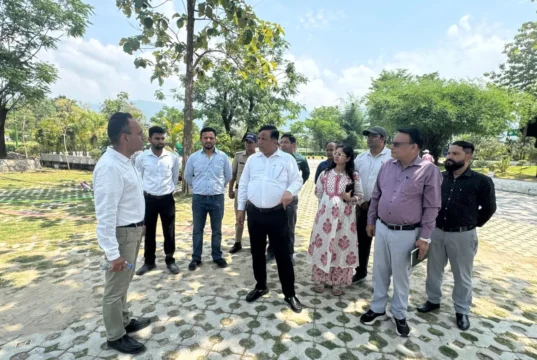 सीएम धामी के विजन को एमडीडीए ने दी रफ्तार, बंशीधर तिवारी का एक्शन मोड- हरियाली भी, बुलडोजर भी