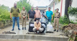 आबकारी विभाग की बड़ी कार्रवाई: देहरादून में 192 पव्वे अवैध विदेशी शराब और 72 केन बीयर बरामद