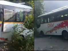 रुद्रप्रयाग: खाई के मुहाने पर लटकी रही बस, 22 श्रद्धालु सुरक्षित निकले बाहर, टला बड़ा हादसा
