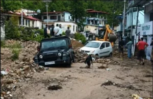 चमोली में बारिश का कहर! बादल फटने जैसे हालात, स्कूल-मकानों में घुसा मलबा, हाईवे रहा बंद