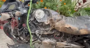 गोपेश्वर में बेकाबू ट्रक का कहर: बैरिकेड तोड़ भाग रहे चालक ने बाइक सवार मुकेश नेगी को कुचला, मौके पर मौत