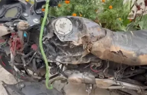 गोपेश्वर में बेकाबू ट्रक का कहर: बैरिकेड तोड़ भाग रहे चालक ने बाइक सवार मुकेश नेगी को कुचला, मौके पर मौत