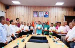 CM धामी ने किया ‘सेवा विधि’ पुस्तक का विमोचन, अधिकारियों के लिए बताया बेहद उपयोगी