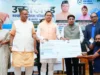 उत्तराखंड में ग्रीन ट्रांसपोर्ट को बढ़ावा: CM धामी ने बांटे सब्सिडी चेक, 11 स्वच्छ ईंधन वाहनों को दिखाई हरी झंडी