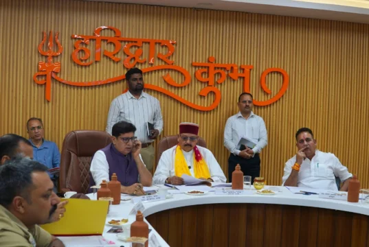 कांवड़ मेला 2026: सतपाल महाराज ने तैयारियों की समीक्षा, सुरक्षा–व्यवस्था पर सख्त निर्देश; श्रद्धालुओं पर हेलीकॉप्टर से पुष्पवर्षा प्रस्ताव