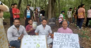 ऋषिकेश: 7 मोड़ पर पेड़ों की कटाई के विरोध में AAP का प्रदर्शन, पुलिस ने कई नेताओं को हिरासत में लिया