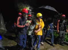 केदारनाथ पैदल मार्ग पर गहरी खाई में गिरे युवक का एसडीआरएफ उत्तराखंड पुलिस ने किया सफल रेस्क्यू