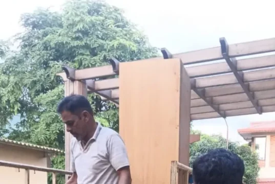 देहरादून: करोड़ों की फ्लैट ठगी में बड़ा एक्शन, फरार शाश्वत गर्ग के घर पुलिस की कुर्की, अन्य आरोपियों की बारी