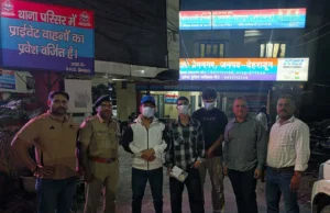 देहरादून: दशहरा ग्राउंड में जुआ खेलते 3 आरोपी गिरफ्तार, ₹17,400 नकद और ताश की गड्डी बरामद