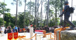 कारगिल विजय दिवस पर द्वारीखाल के शहीद पार्क में कांग्रेस ने वीर शहीदों को दी श्रद्धांजलि।