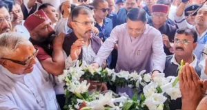 पूर्व कैबिनेट मंत्री हीरा सिंह बिष्ट को मुख्यमंत्री धामी की श्रद्धांजलि, शोक संतप्त परिजनों को बंधाया ढांढस