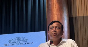 सफलता का आधार केवल अंक नहीं, चरित्र और संस्कार भी जरूरी : डीजी सूचना बंशीधर तिवारी